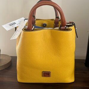 Dooney & Bourke shoulder bag with removable straps